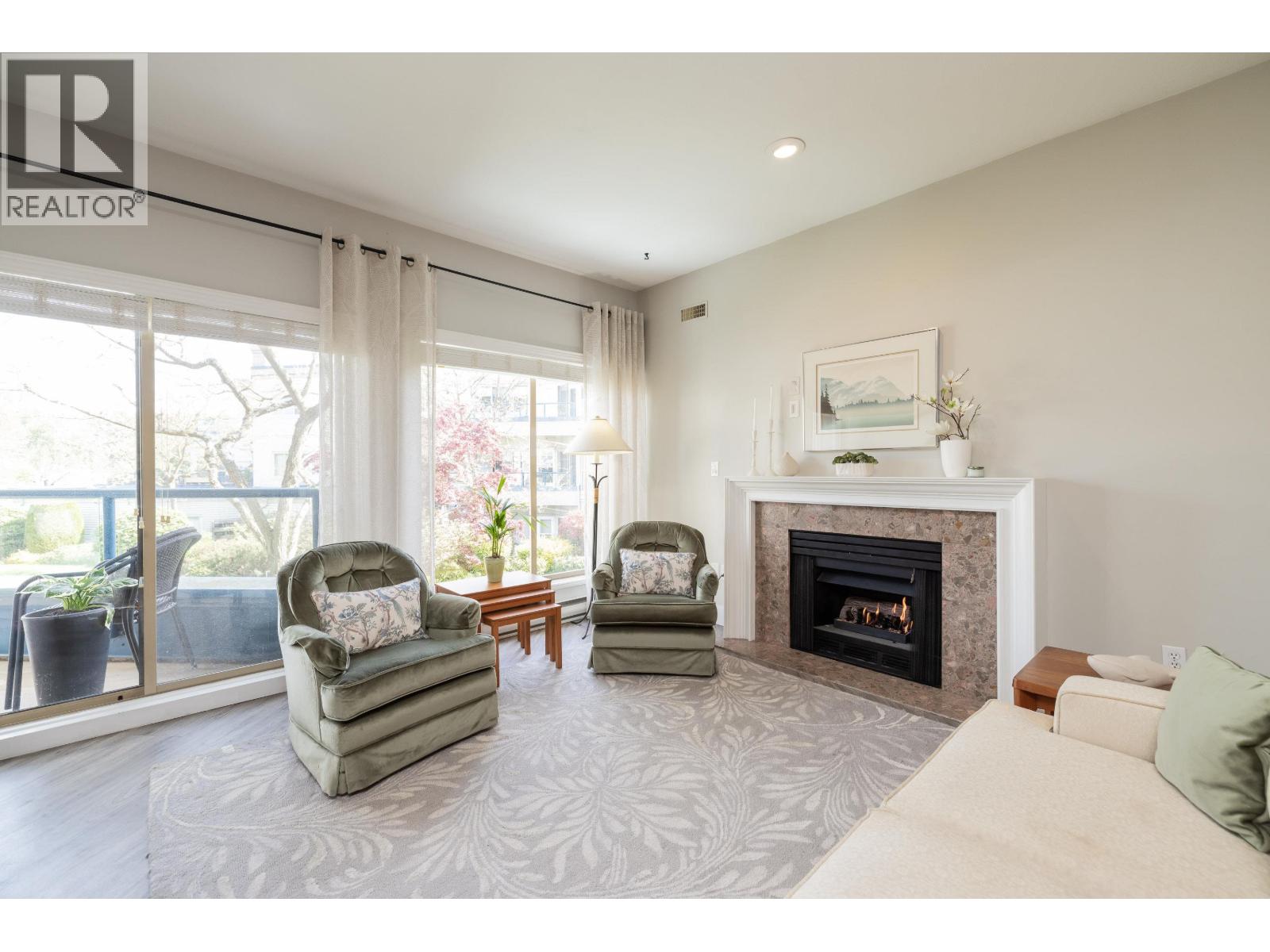 #204-4733 RIVER Road West, Delta