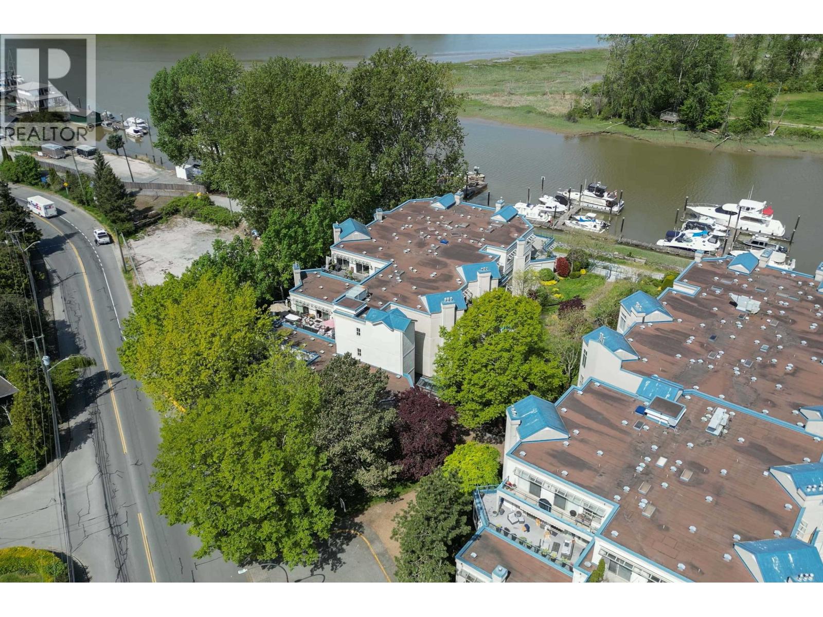 #204-4733 RIVER Road West, Delta