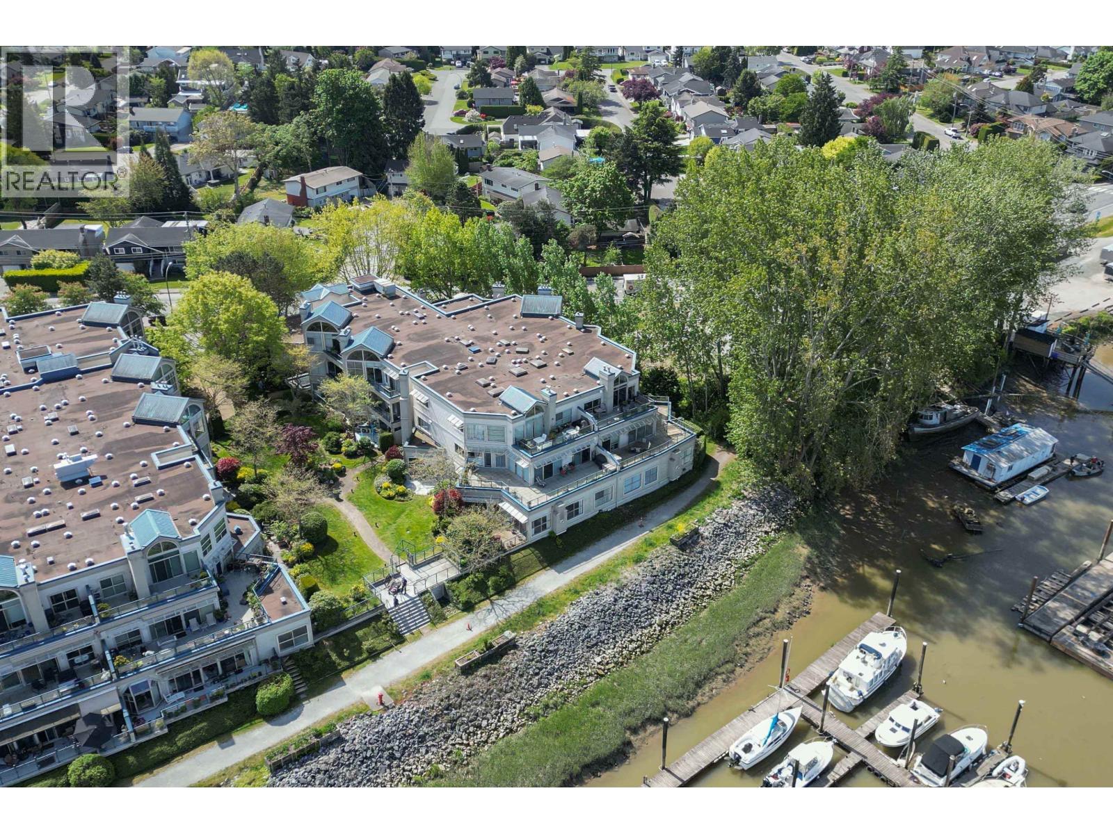#204-4733 RIVER Road West, Delta