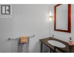207 122 E 3rd Street, North Vancouver, BC V7L1E6 Photo 10