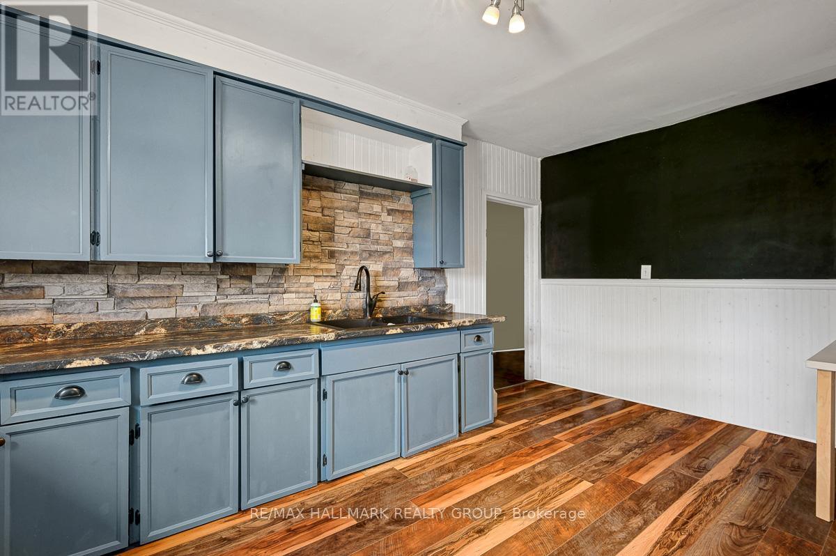 20 BROCK STREET S - 16