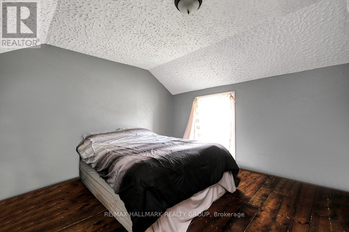 20 BROCK STREET S - 23