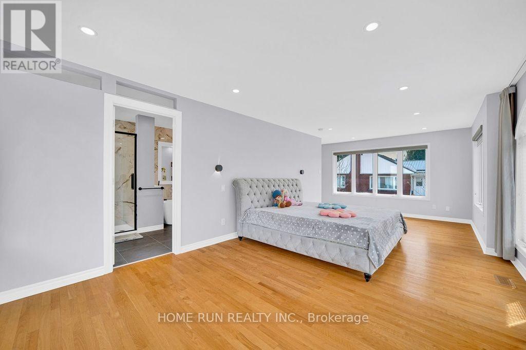 3334 RIVERSIDE DRIVE - 19