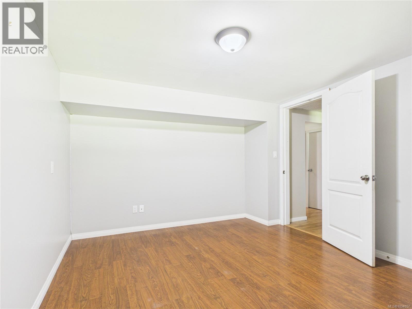 9992 Victoria Rd - 35