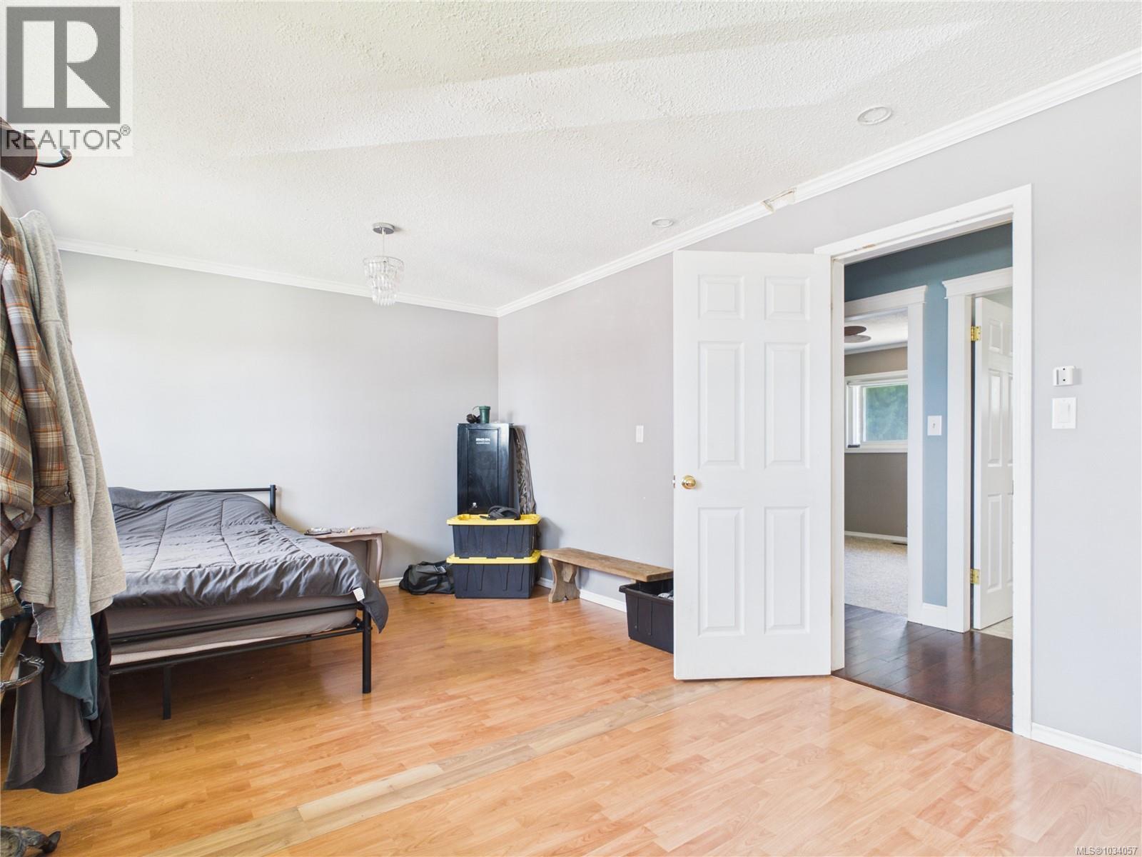 9992 Victoria Rd - 14