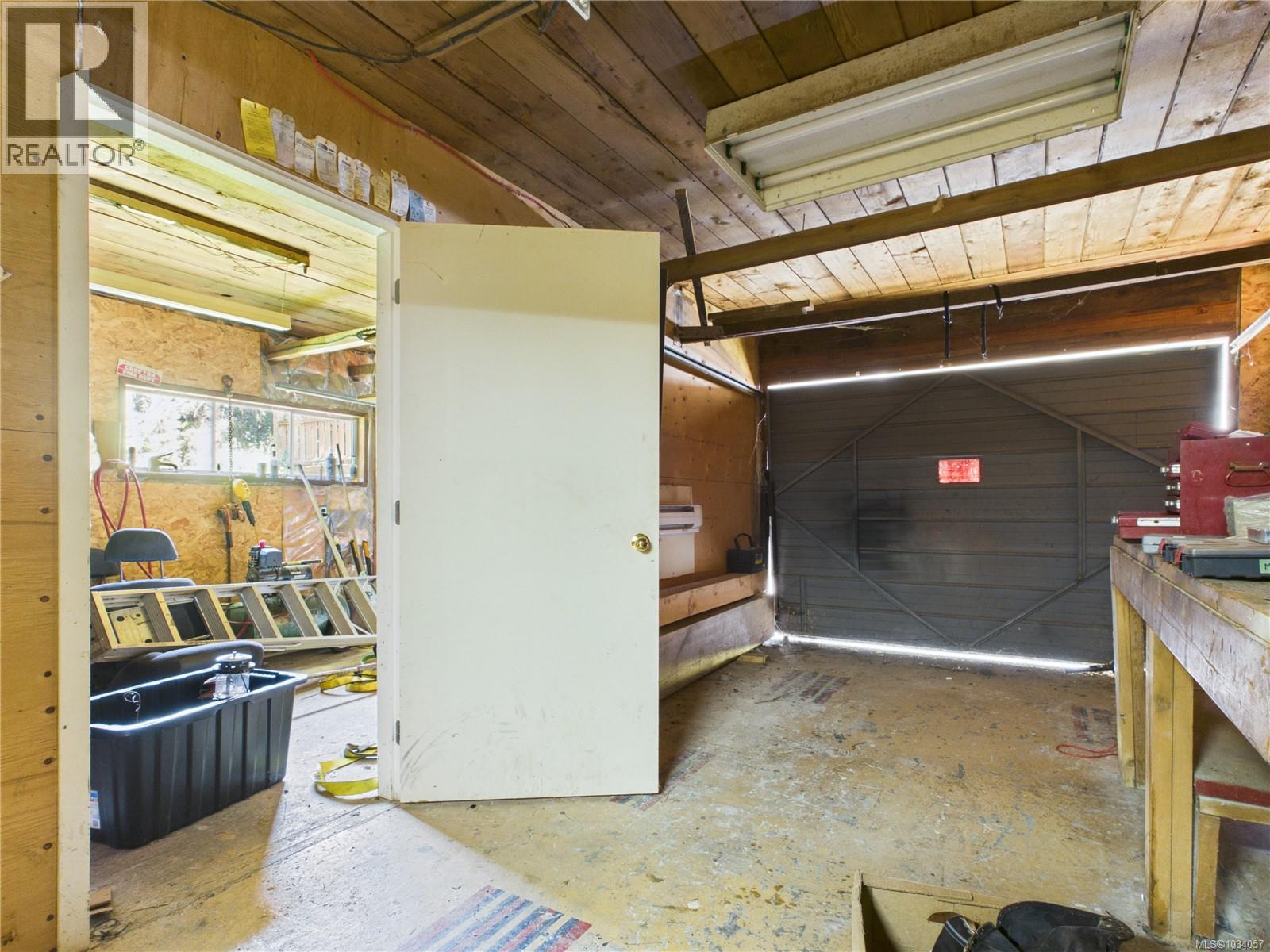 9992 Victoria Rd - 49