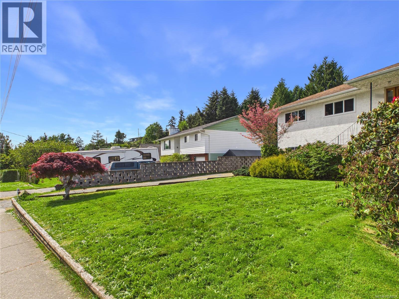 9992 Victoria Rd - 53