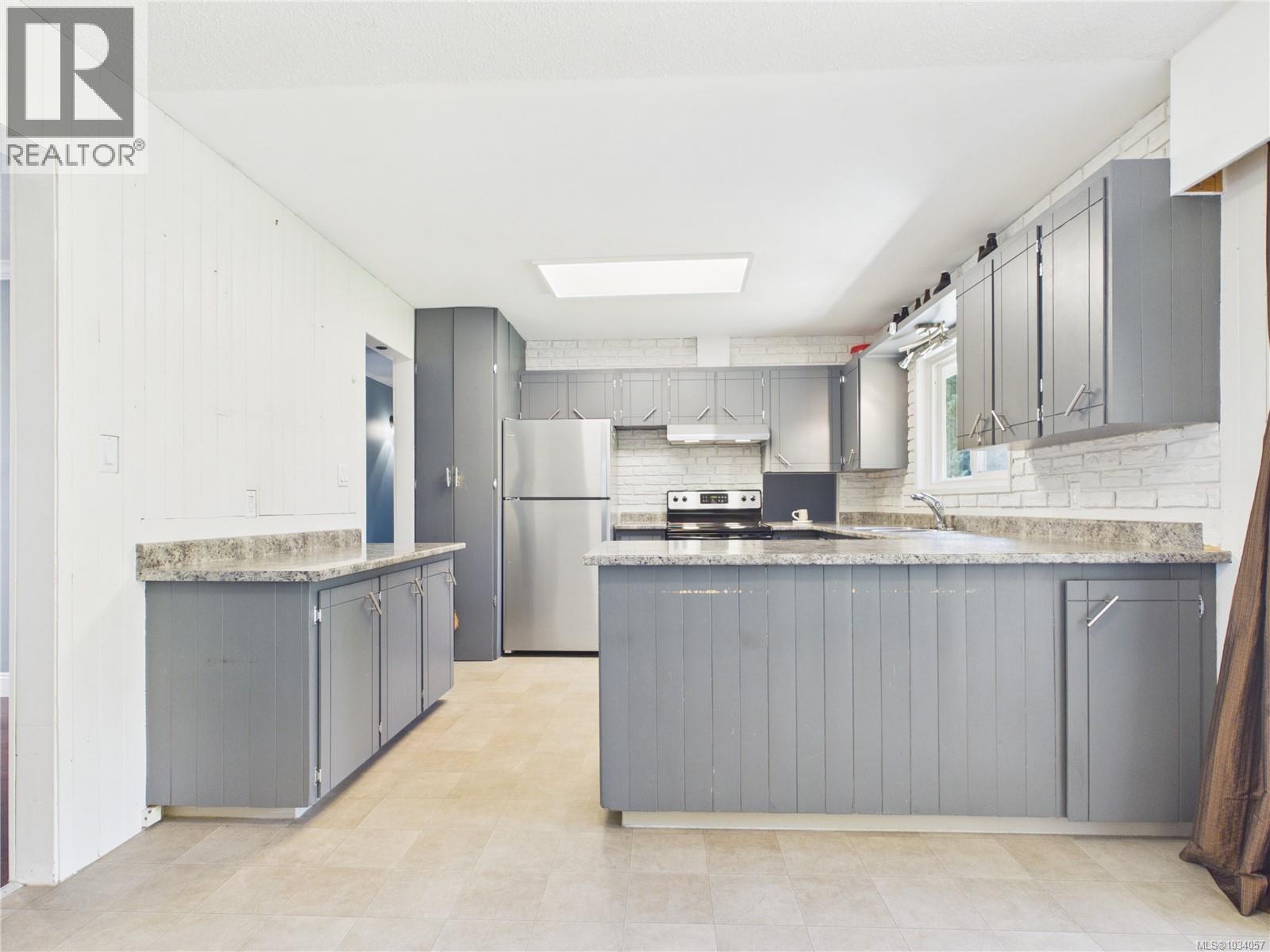 9992 Victoria Rd - 8