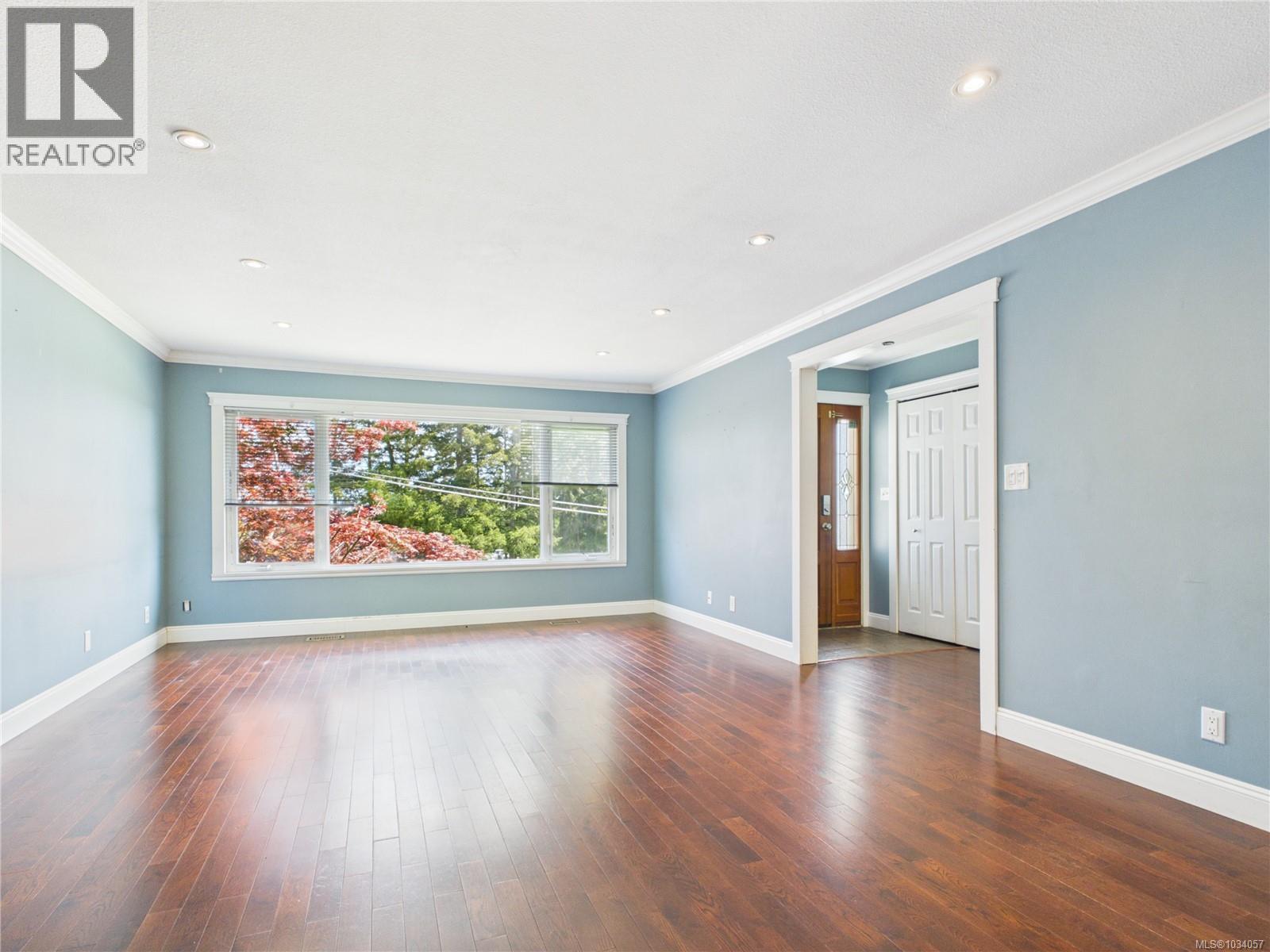 9992 Victoria Rd - 5
