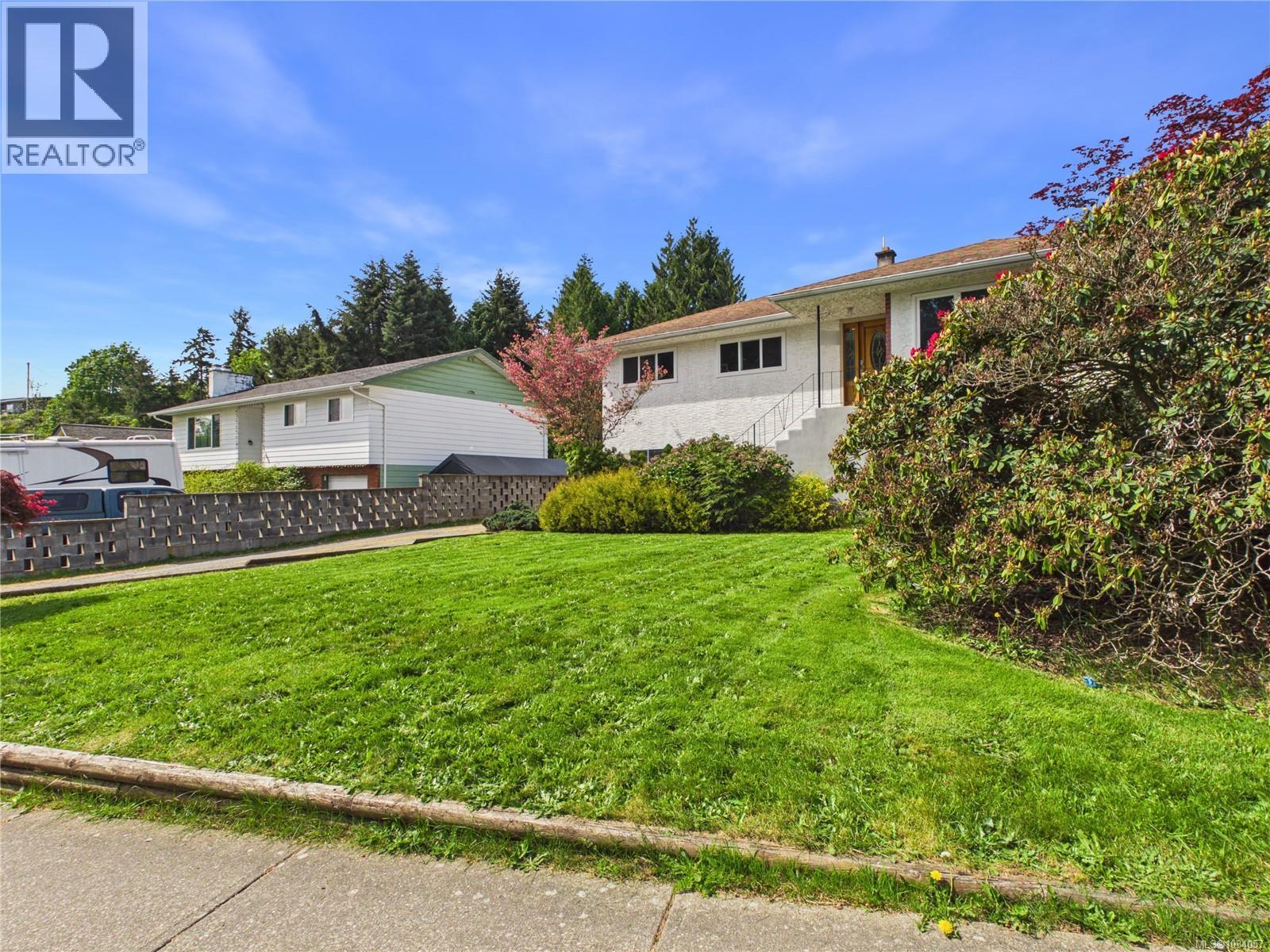 9992 Victoria Rd - 52