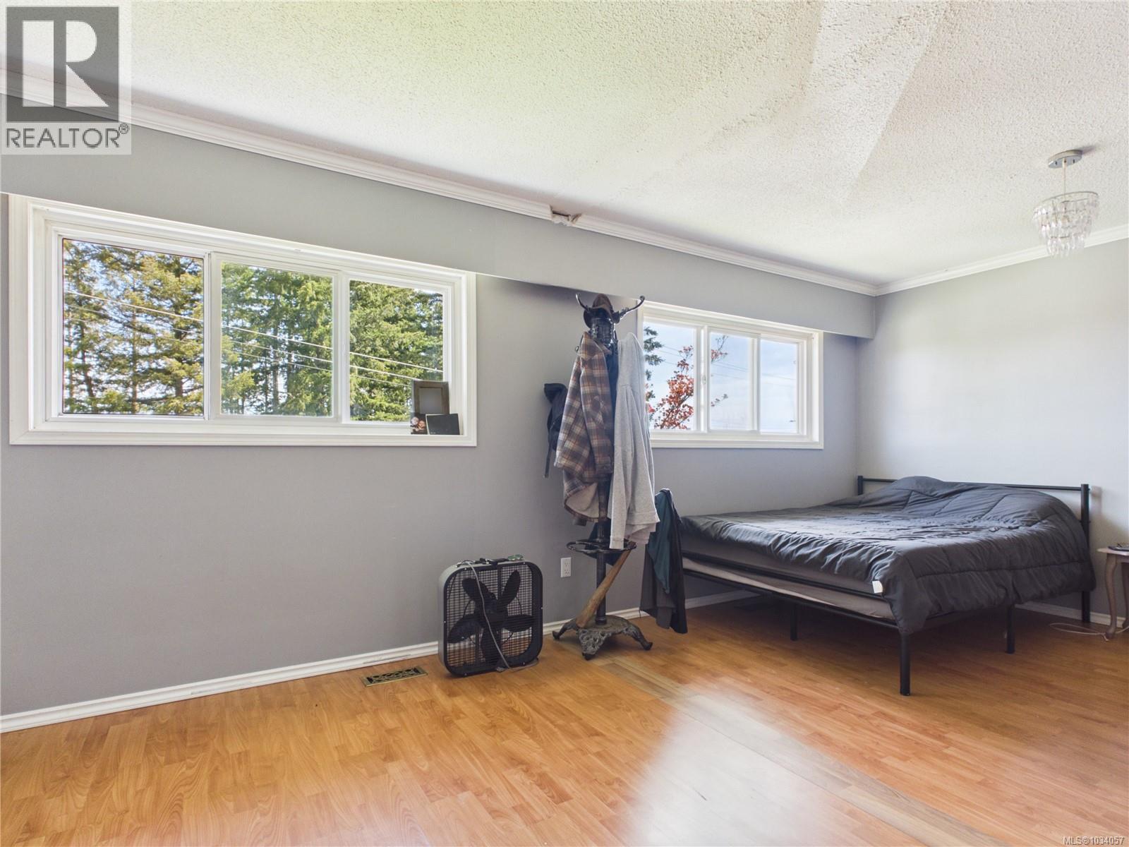 9992 Victoria Rd - 13