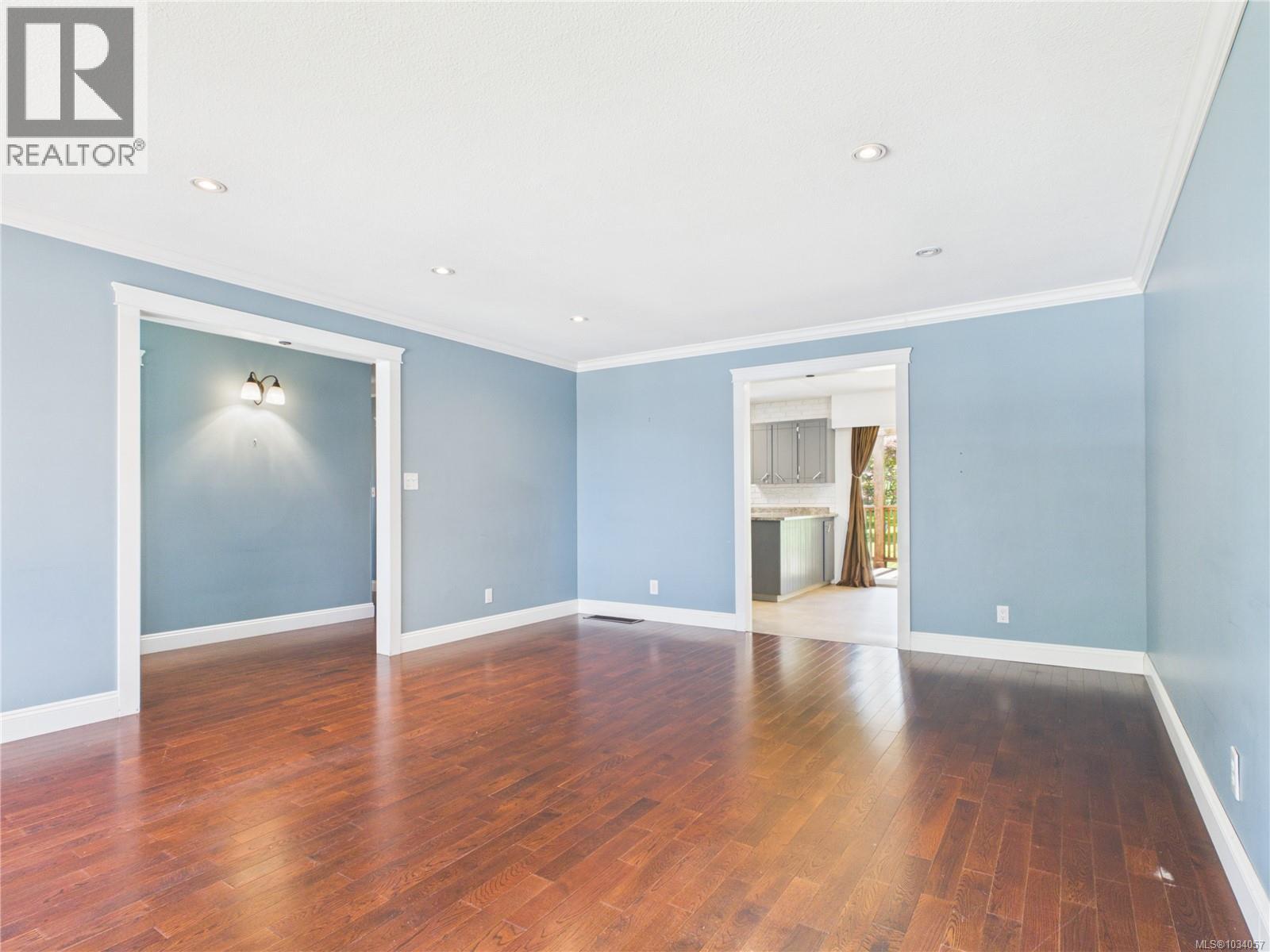 9992 Victoria Rd - 6