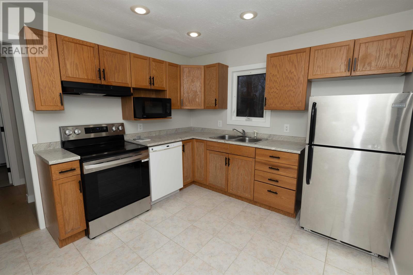 141 Kenogami AVE S, Thunder Bay, Ontario, P7B4R8 — Photo 8
