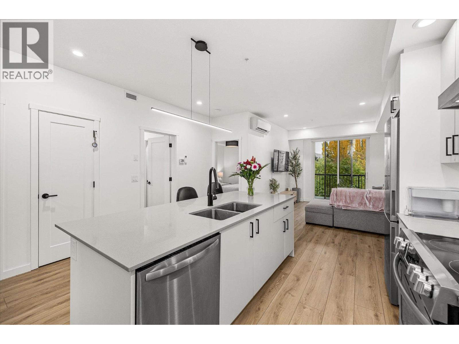 660 Cawston Avenue Unit# 313, Kelowna