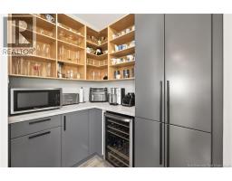 WALK-IN PANTRY