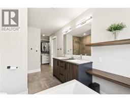 262 Yvonne, photo 23