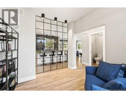 GLASS THAT SEPARATES THE READING ROOM FROM THE KITCHEN