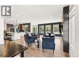 SPACIOUS AREA WITH A LOT OF NATURAL LIGHT