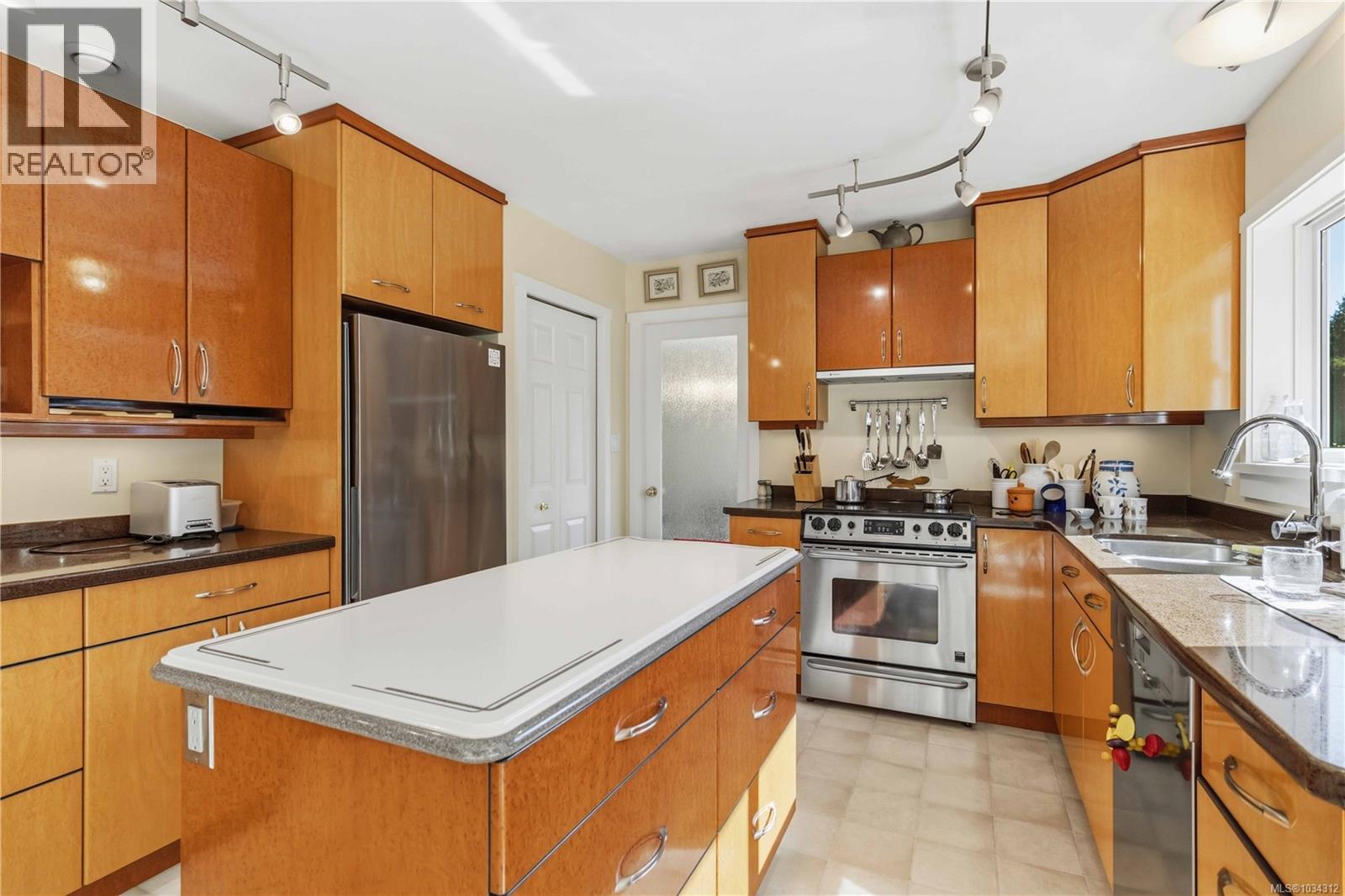  5195 Walema Court, Saanich