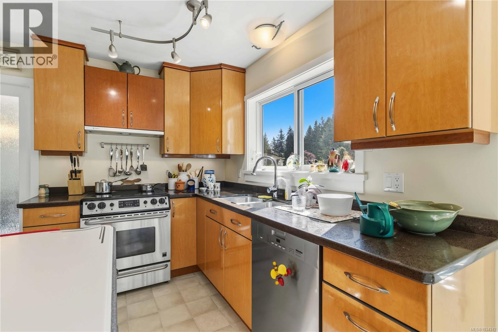  5195 Walema Court, Saanich