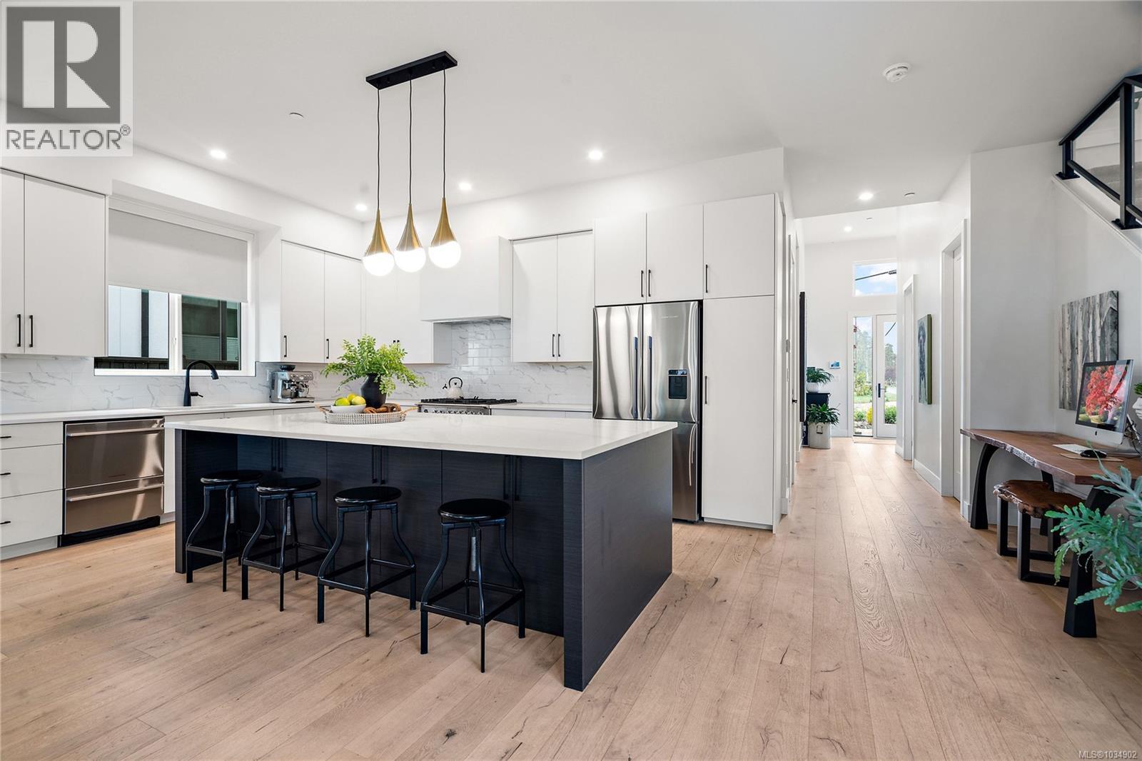 9499 Maryland Dr - Image 3