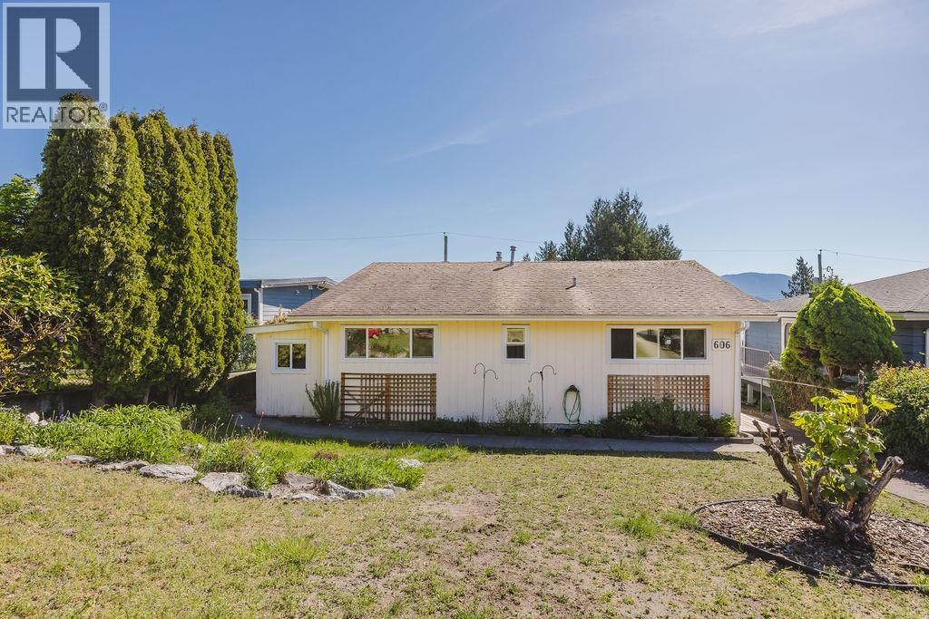606 MARTIN ROAD, Gibsons