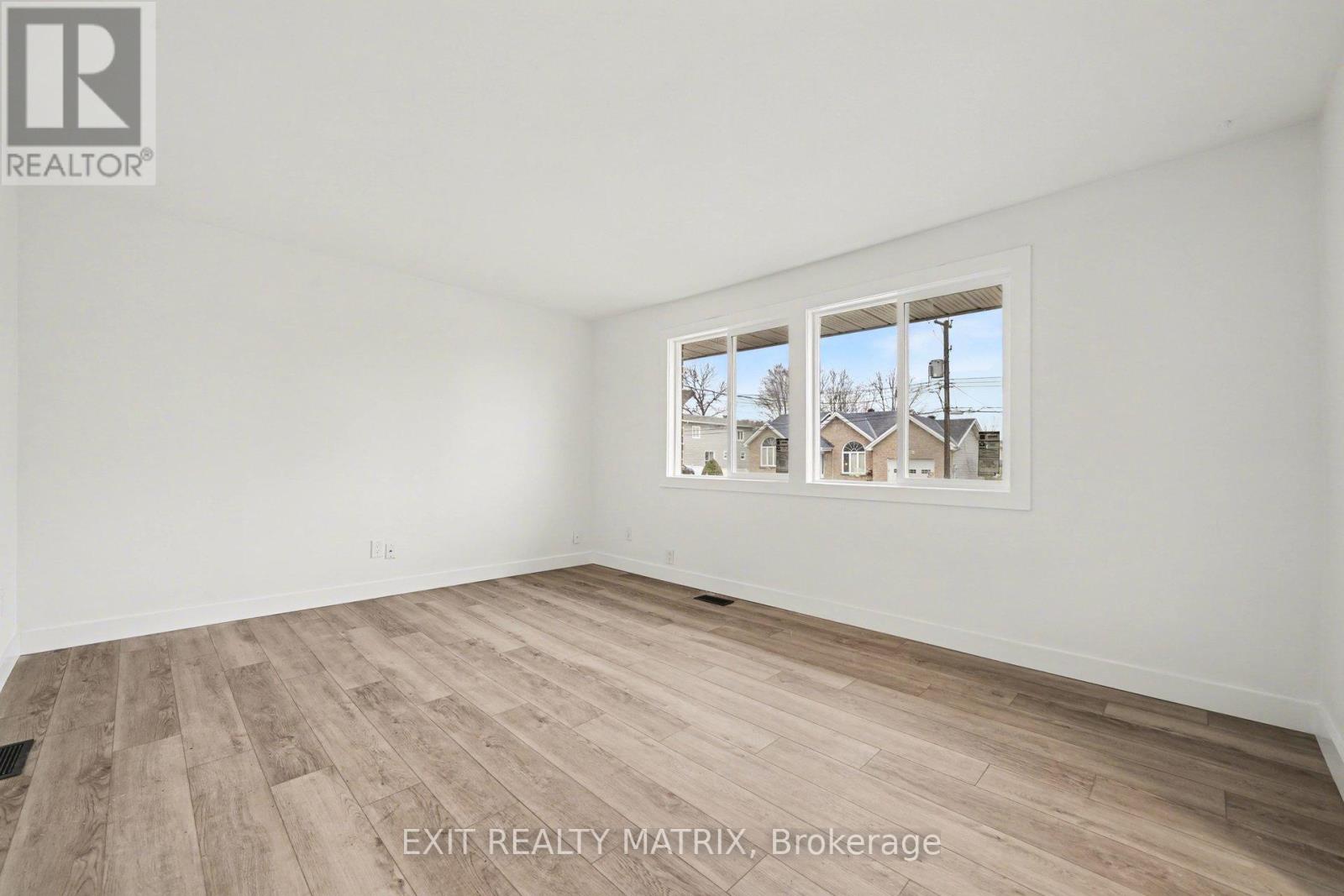 1740 SAINT-LAURENT STREET - 21