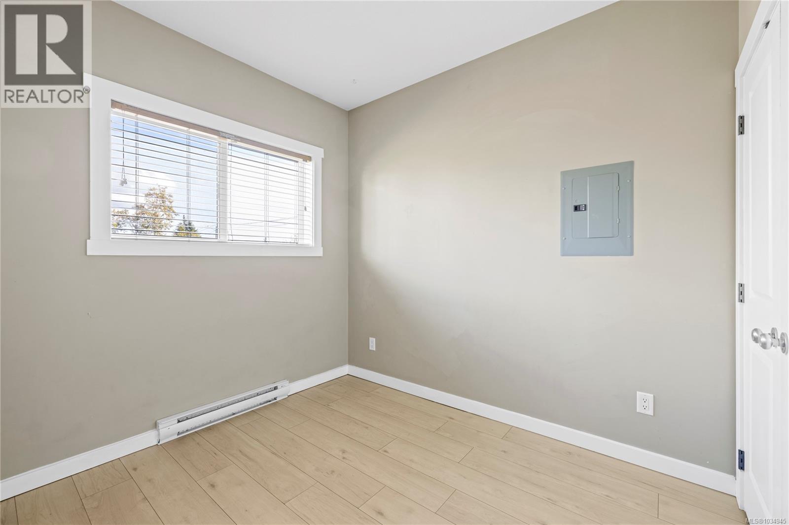 #102 582 Rosehill St - 4