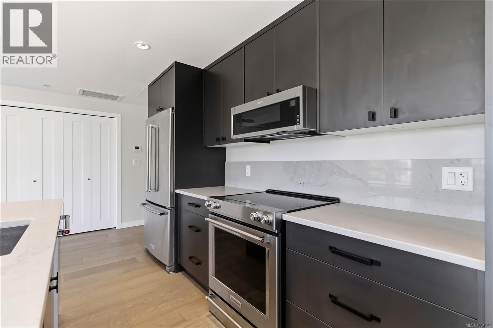 #307 4030 Shelbourne St - 12
