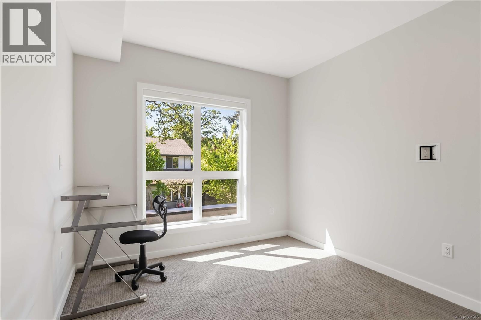 #307 4030 Shelbourne St - 17