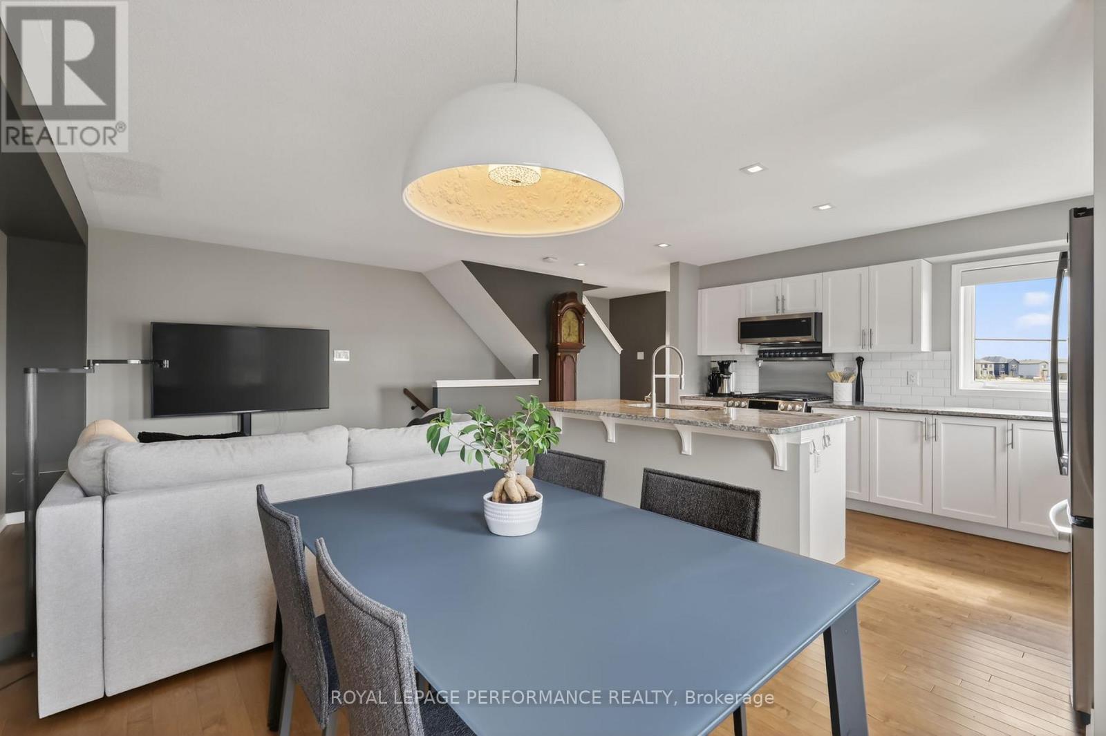 500 RADIANT PRIVATE - 22