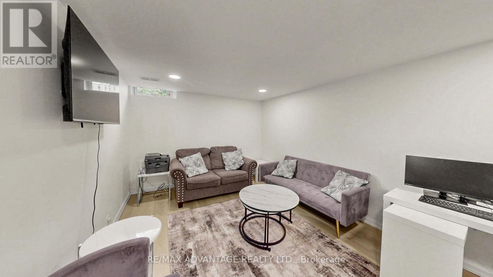 #67 476 WILKINS STREET - 33