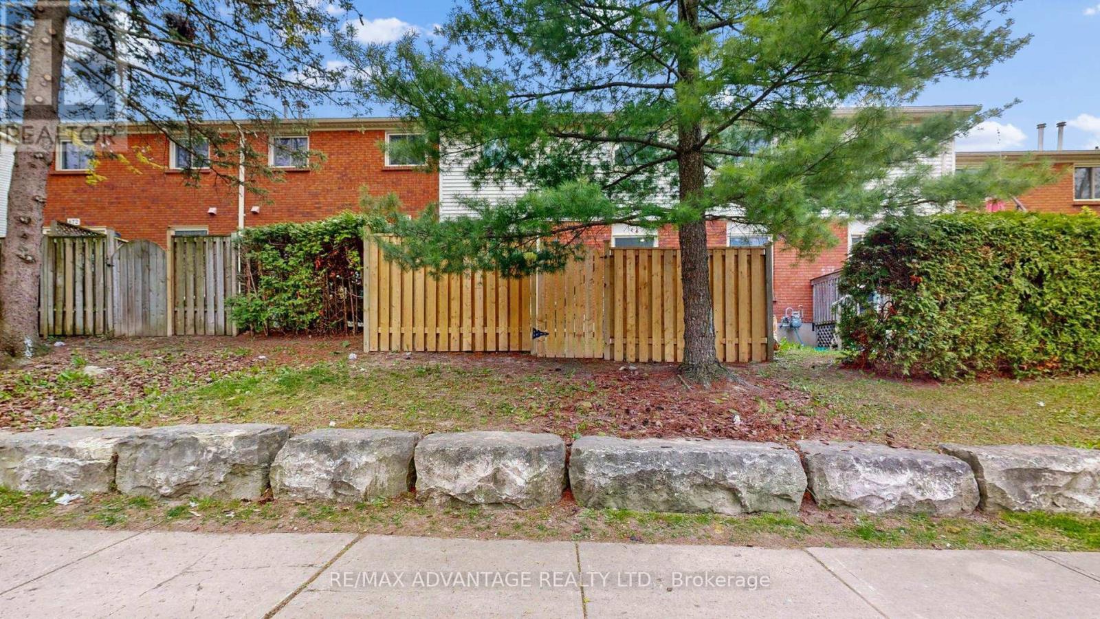 #67 476 WILKINS STREET - 38