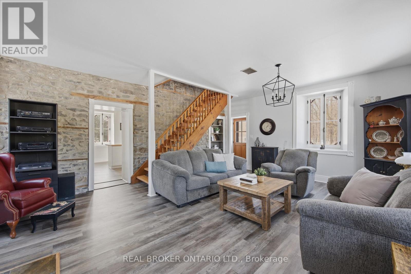 2090 BEACH ROAD - 29