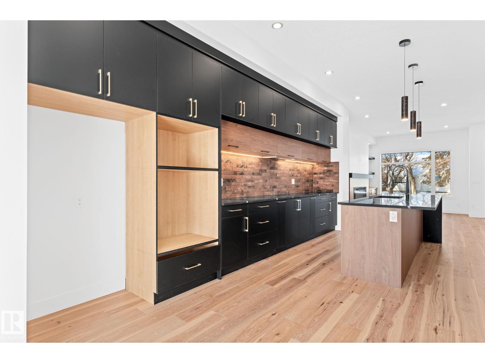 11019 132 St NW - 7