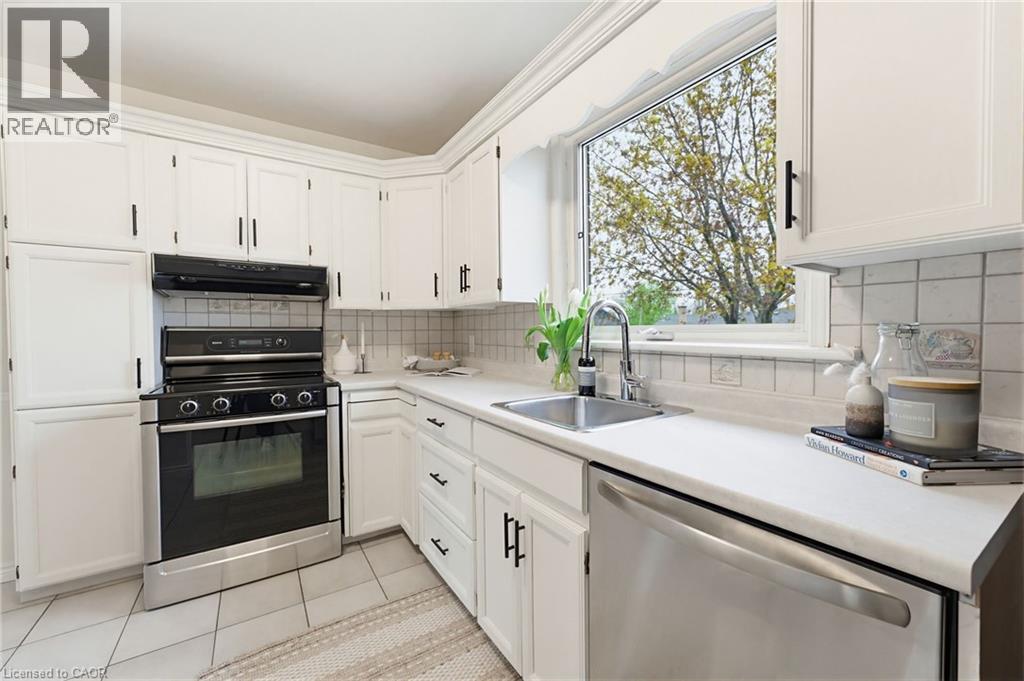 51 BROMLEY Road, Hamilton, Ontario, L9A2E1 — Photo 15