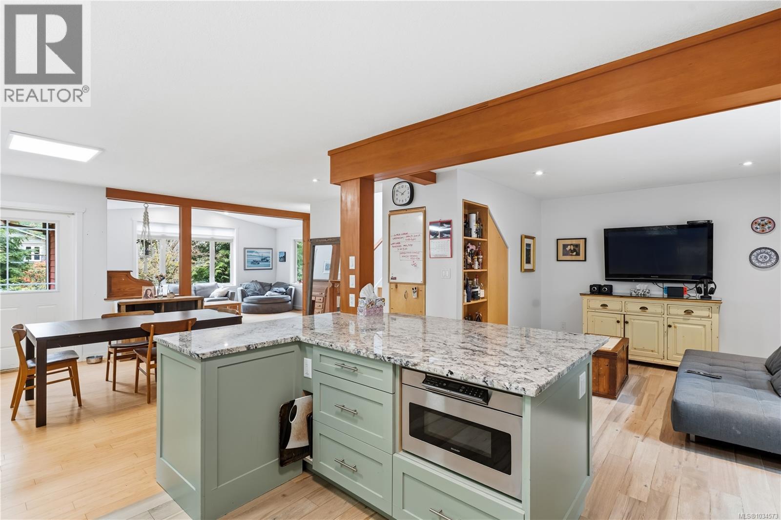 1302 Victoria Rd - 19