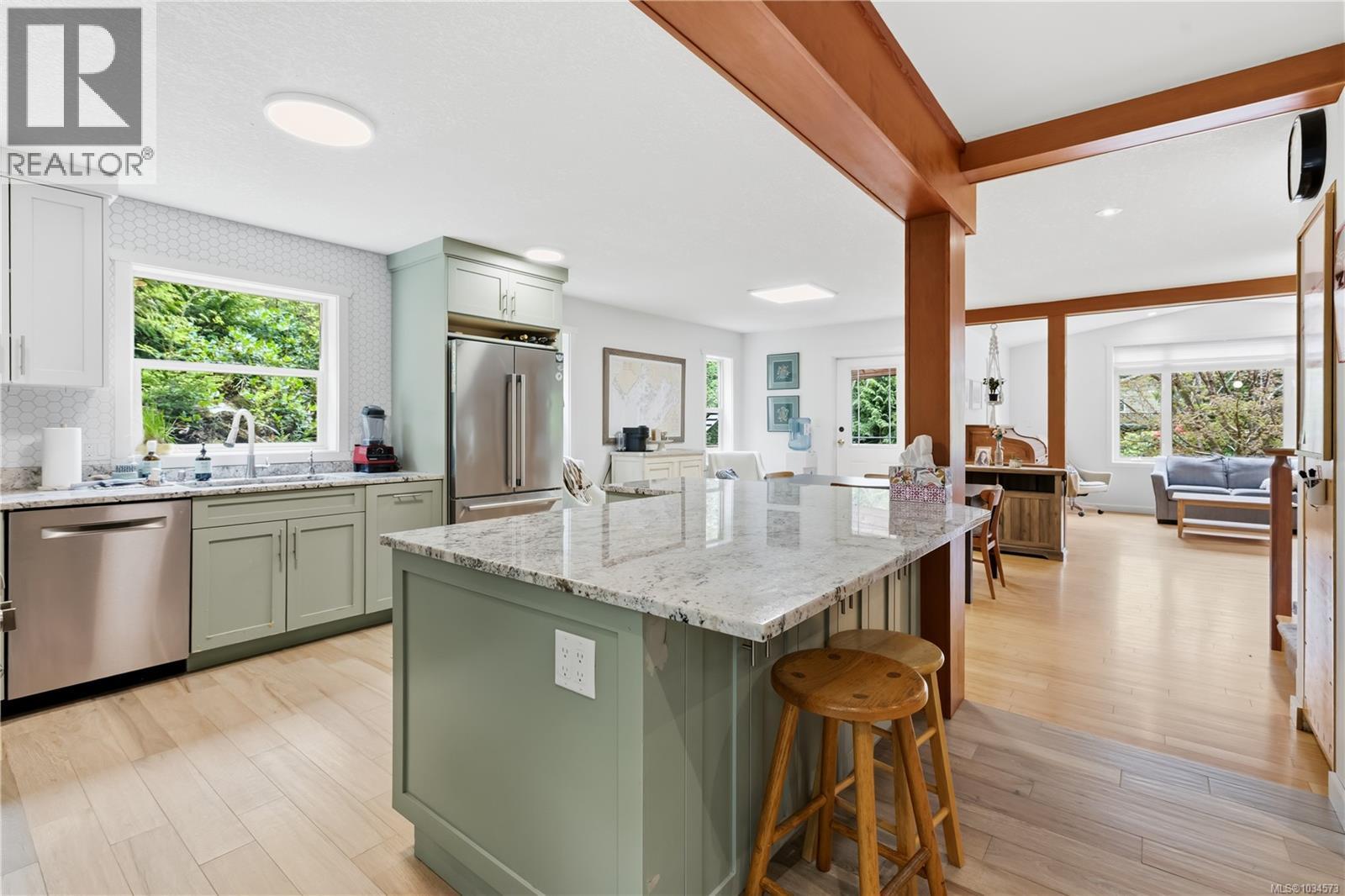 1302 Victoria Rd - 4