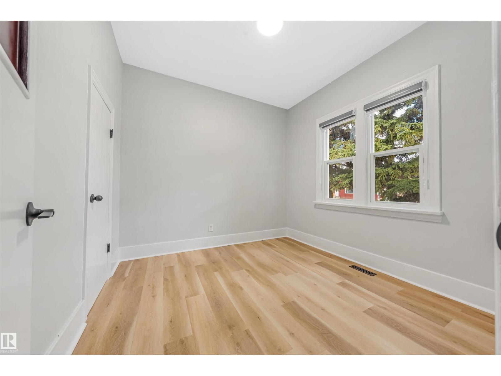 11828 50 ST NW - 10