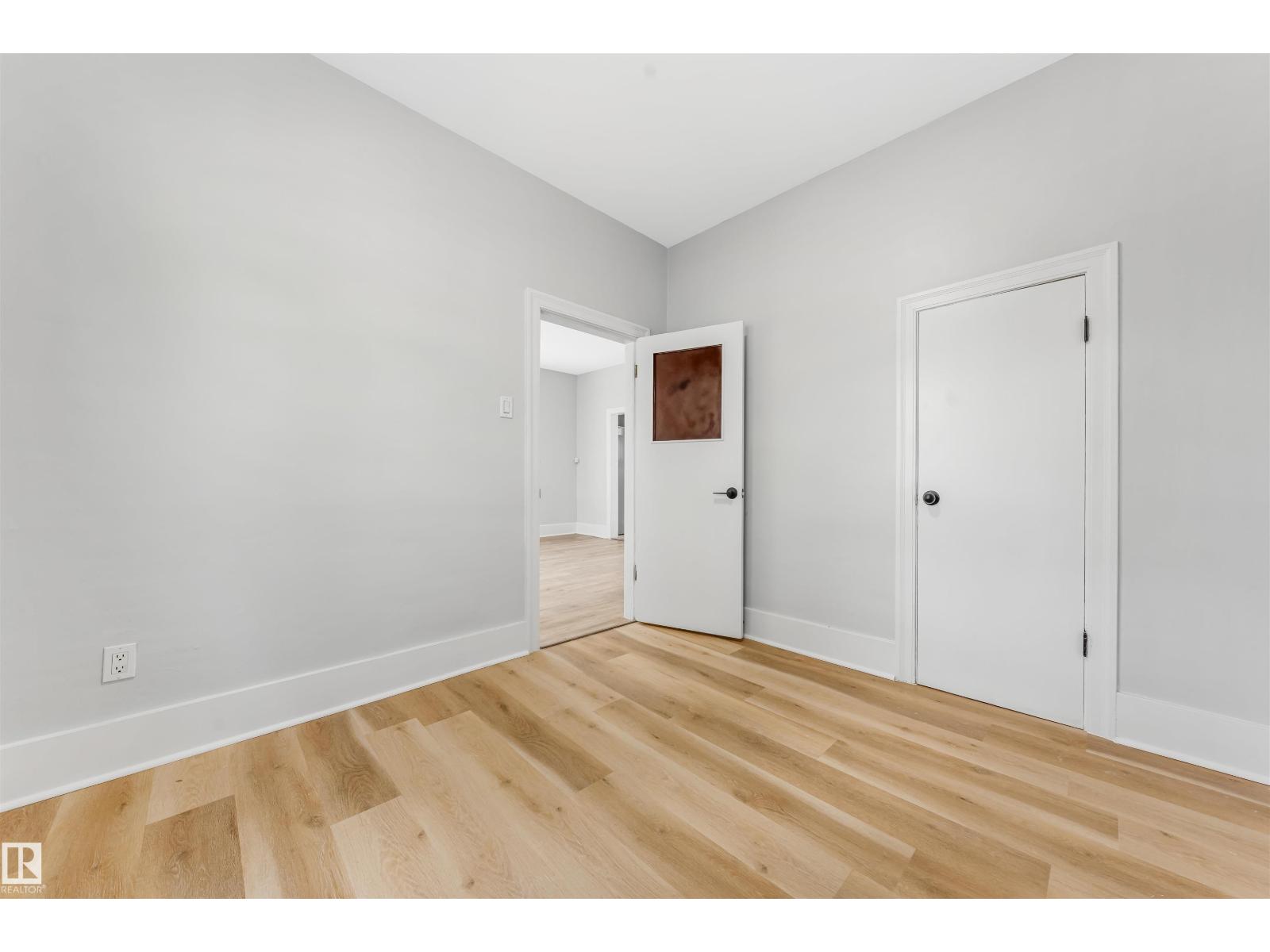 11828 50 ST NW - 11