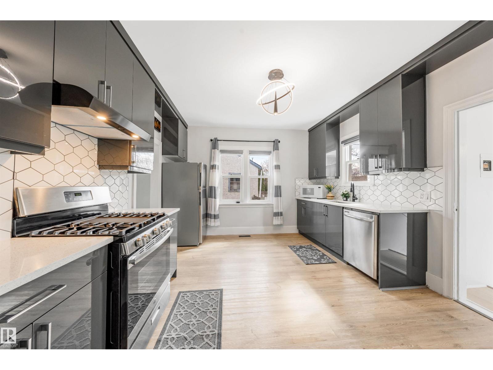11828 50 ST NW - 15