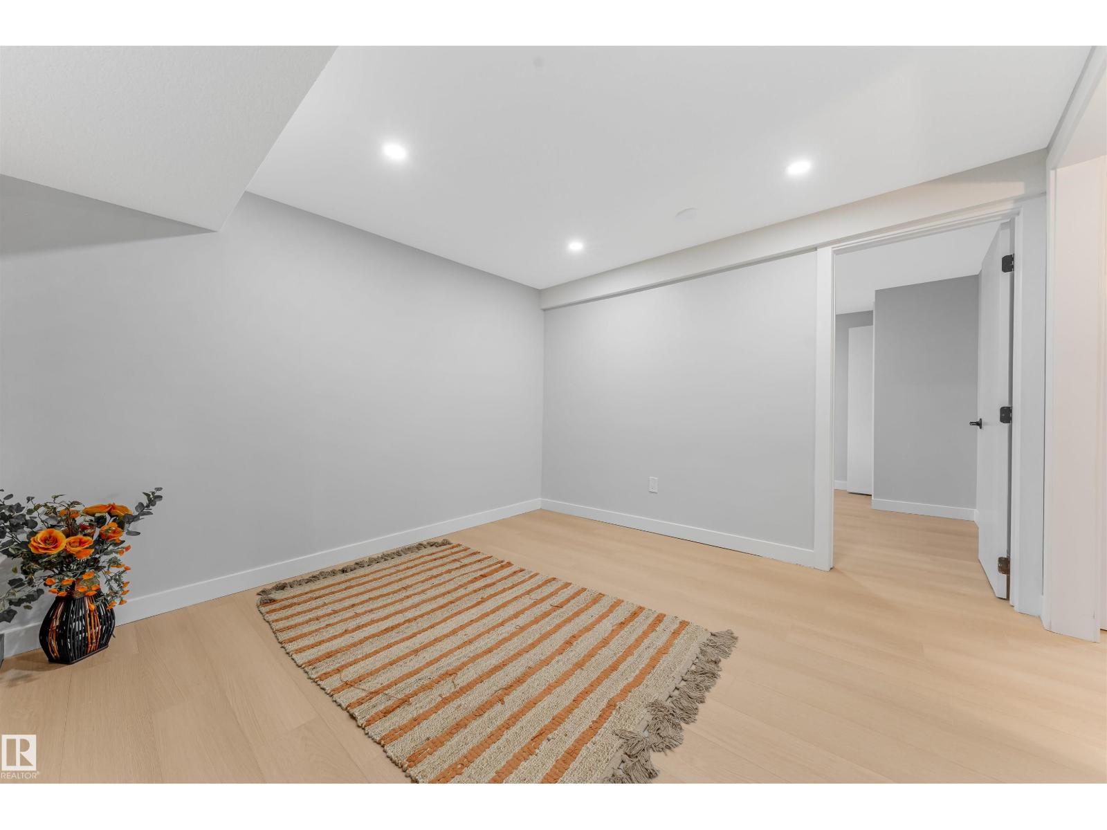 11828 50 ST NW - 26