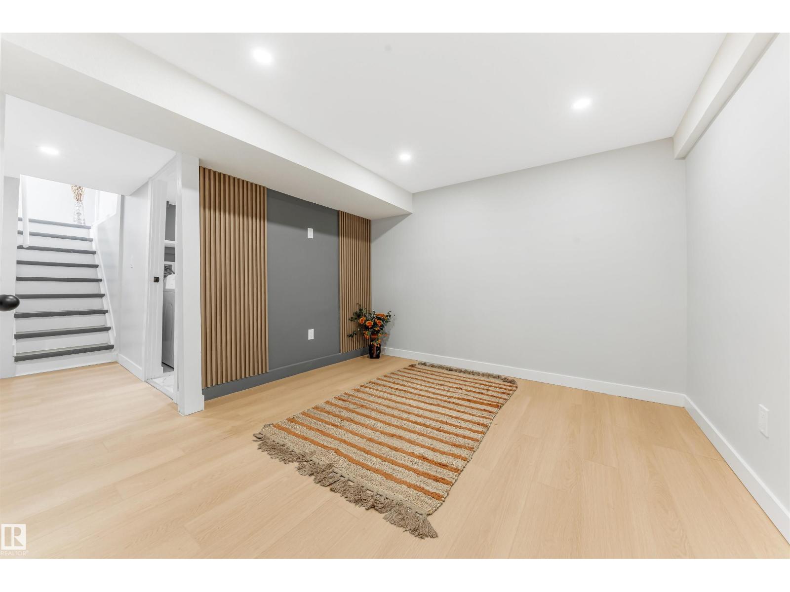 11828 50 ST NW - 28