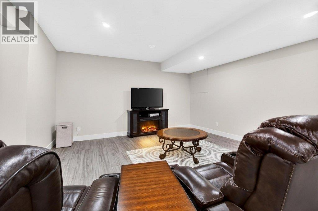  1530 2 Street Southeast, Salmon Arm