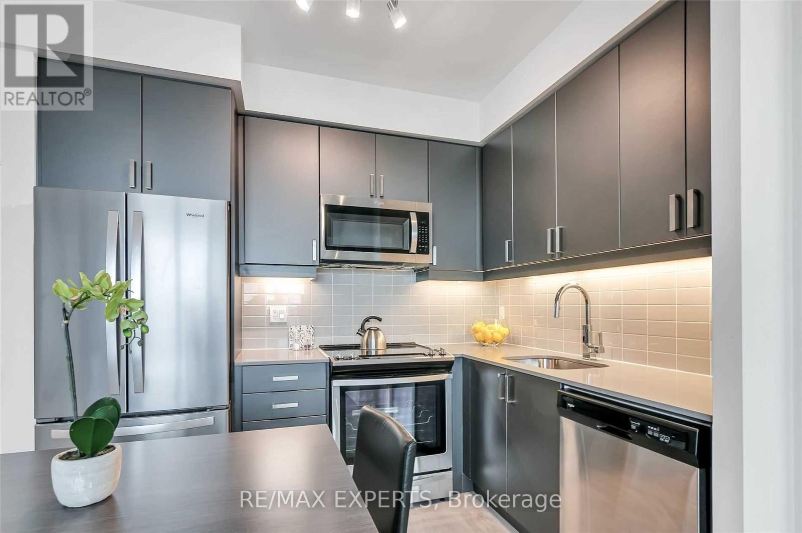 #214 7895 JANE STREET - 11
