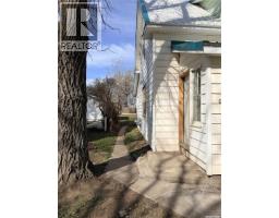 573 Centre Street, Shaunavon, SK S0N2M0 Photo 10