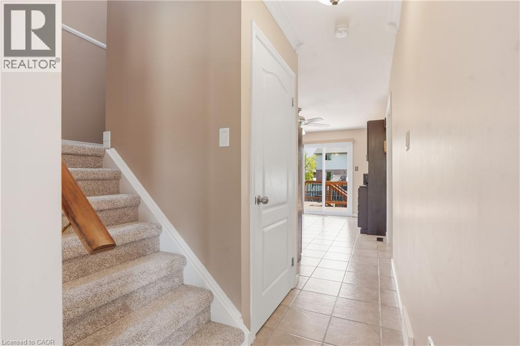 4582 ST VOLODYMYR Court, Beamsville, Ontario, L3J0B5 — Photo 3