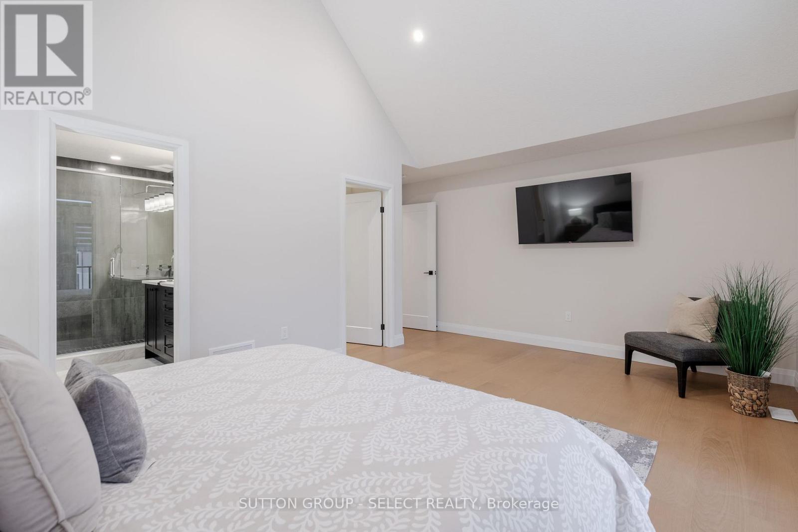6343 HEATHWOODS AVENUE - 18