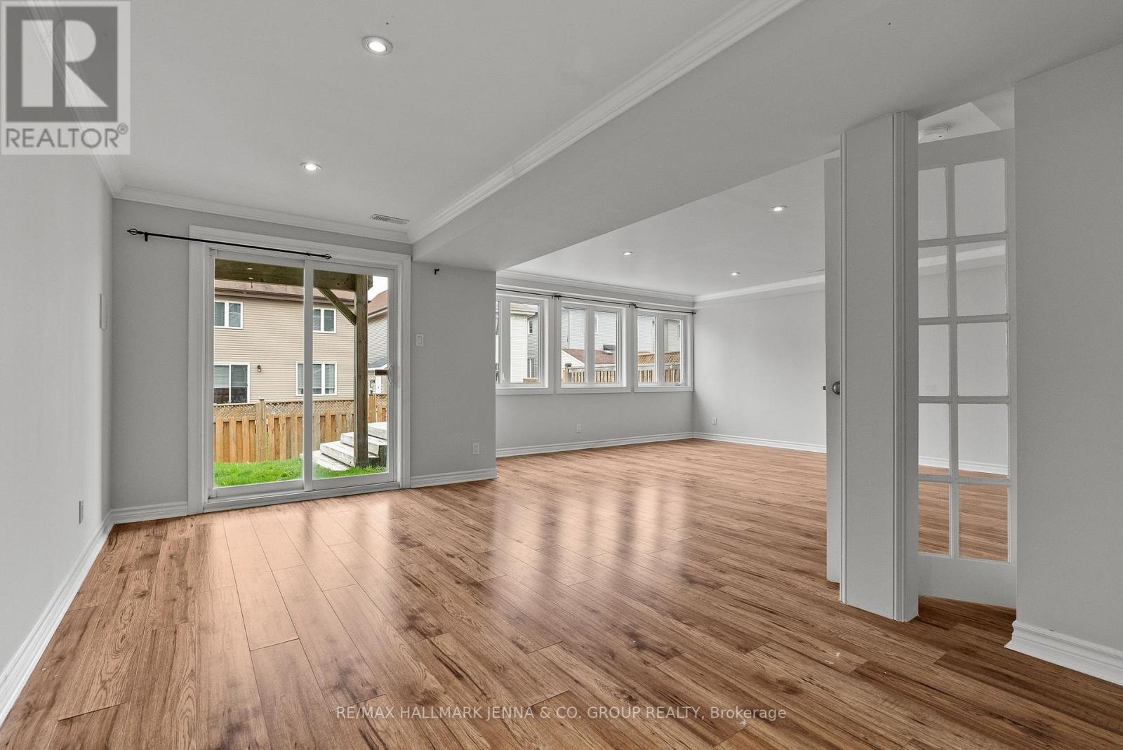 281 TOPAZE CRESCENT - 26