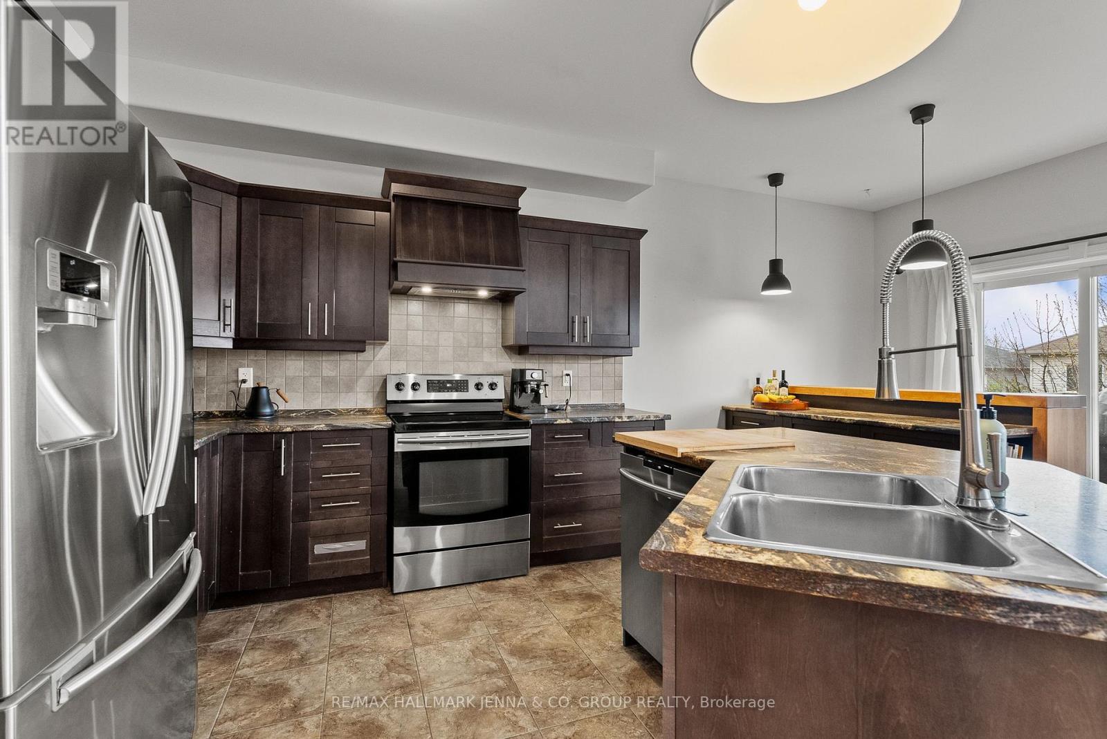 281 TOPAZE CRESCENT - 9